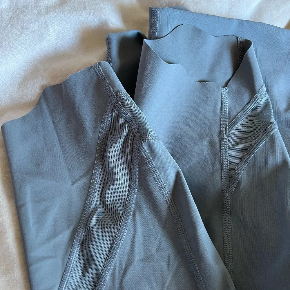 NWOT Lululemon Wunder Under HR Crop 23” Scallop Chambray - Picture 9 of 9